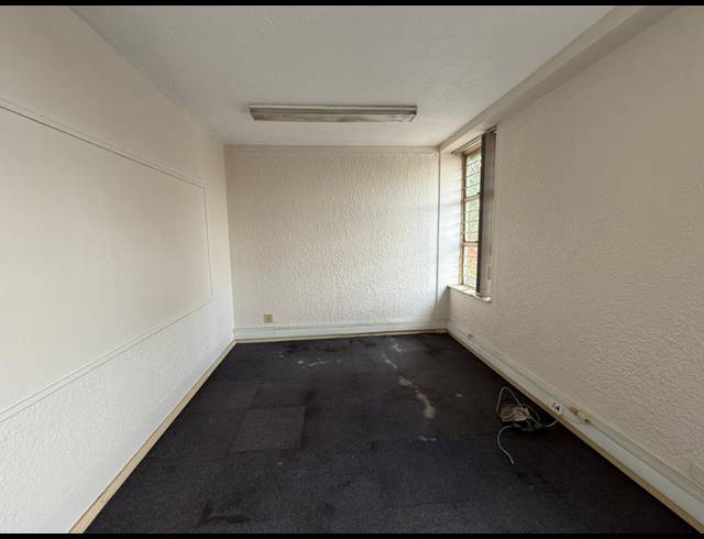 1,080M² OFFICE TO LET IN ALRODE